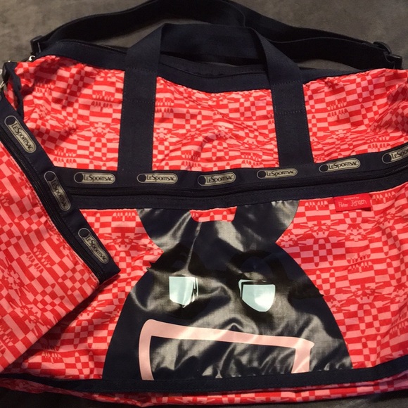 Lesportsac Handbags - LeSportsac Duffle bag